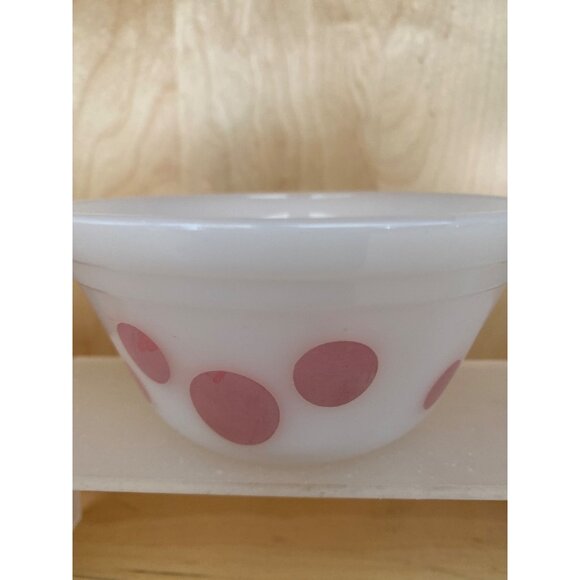 Fire-King Polka Dot Mixing Bowl 5” Red Dots Faded to Pink/Lilac HTF Small 5" Siz - Picture 3 of 9